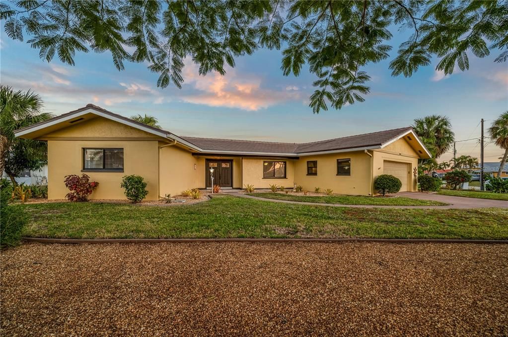 For Sale: $599,000 (3 beds, 2 baths, 2061 Square Feet)