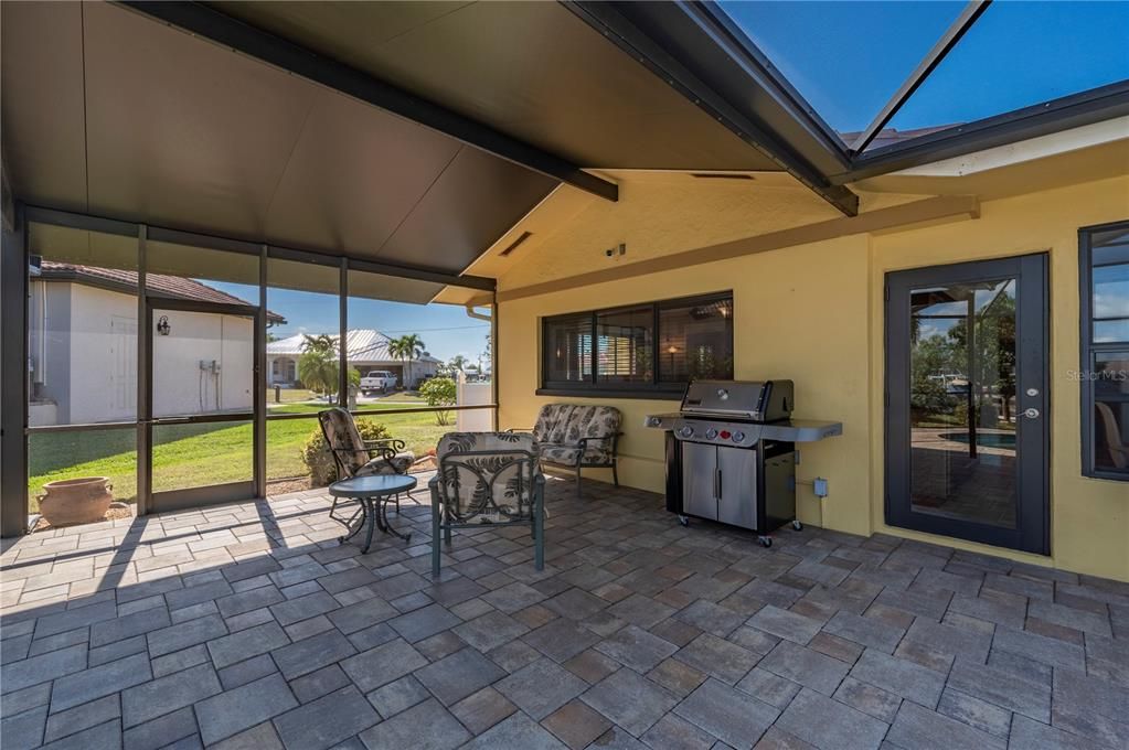 For Sale: $599,000 (3 beds, 2 baths, 2061 Square Feet)