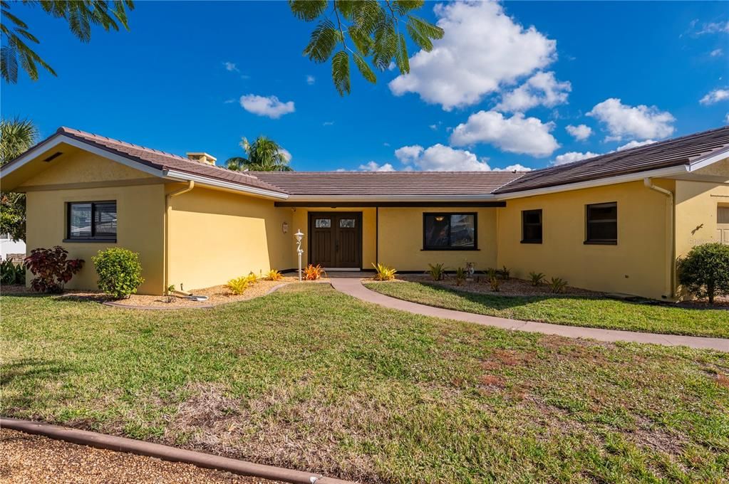 For Sale: $599,000 (3 beds, 2 baths, 2061 Square Feet)