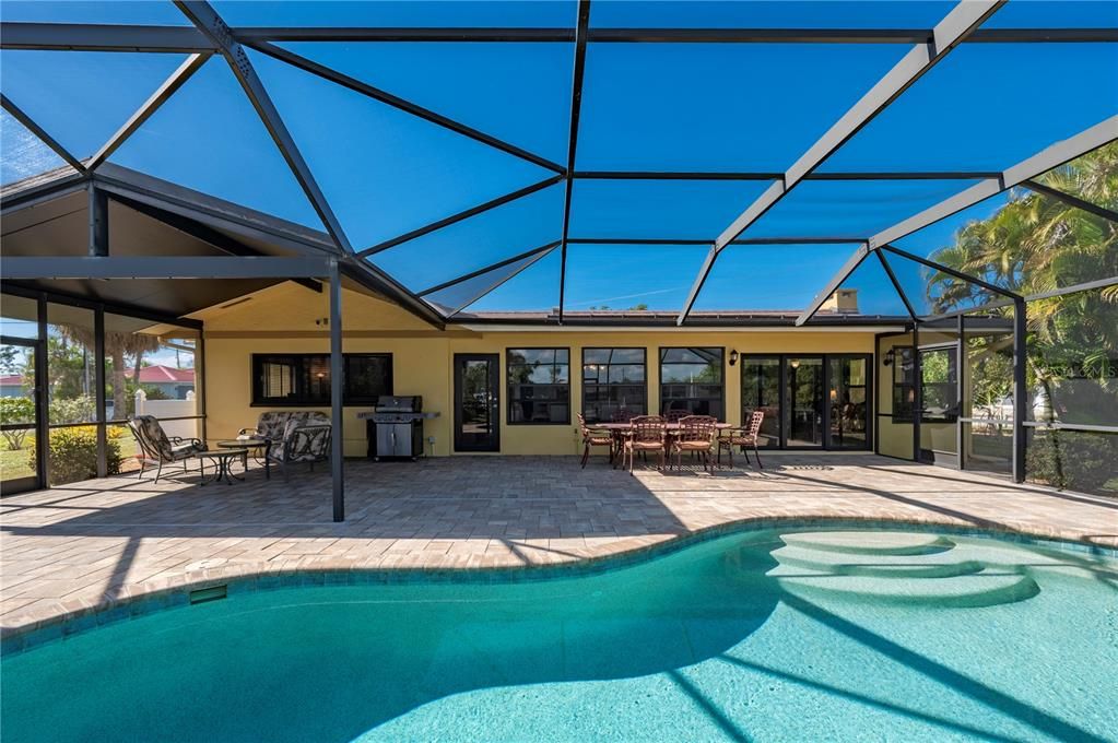 For Sale: $599,000 (3 beds, 2 baths, 2061 Square Feet)