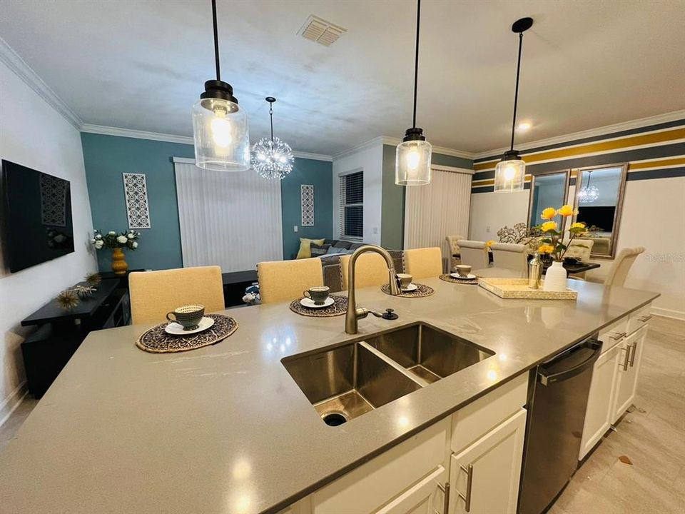 En Renta: $2,600 (4 camas, 3 baños, 1914 Pies cuadrados)