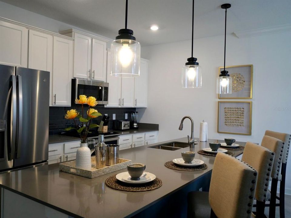 En Renta: $2,600 (4 camas, 3 baños, 1914 Pies cuadrados)