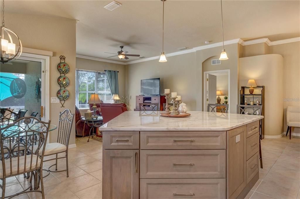 待售: $339,900 (3 贝兹, 2 浴室, 1713 平方英尺)