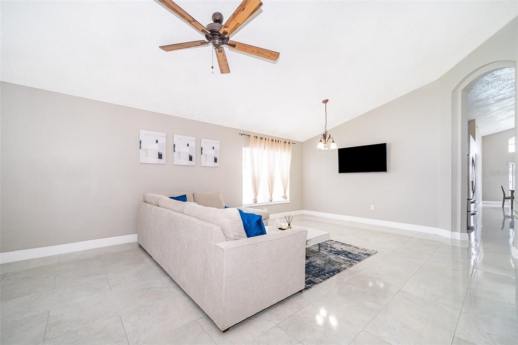 For Sale: $425,000 (4 beds, 3 baths, 1905 Square Feet)