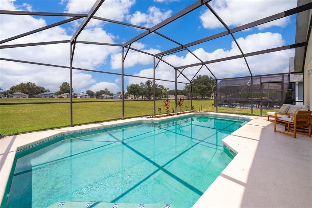 For Sale: $425,000 (4 beds, 3 baths, 1905 Square Feet)