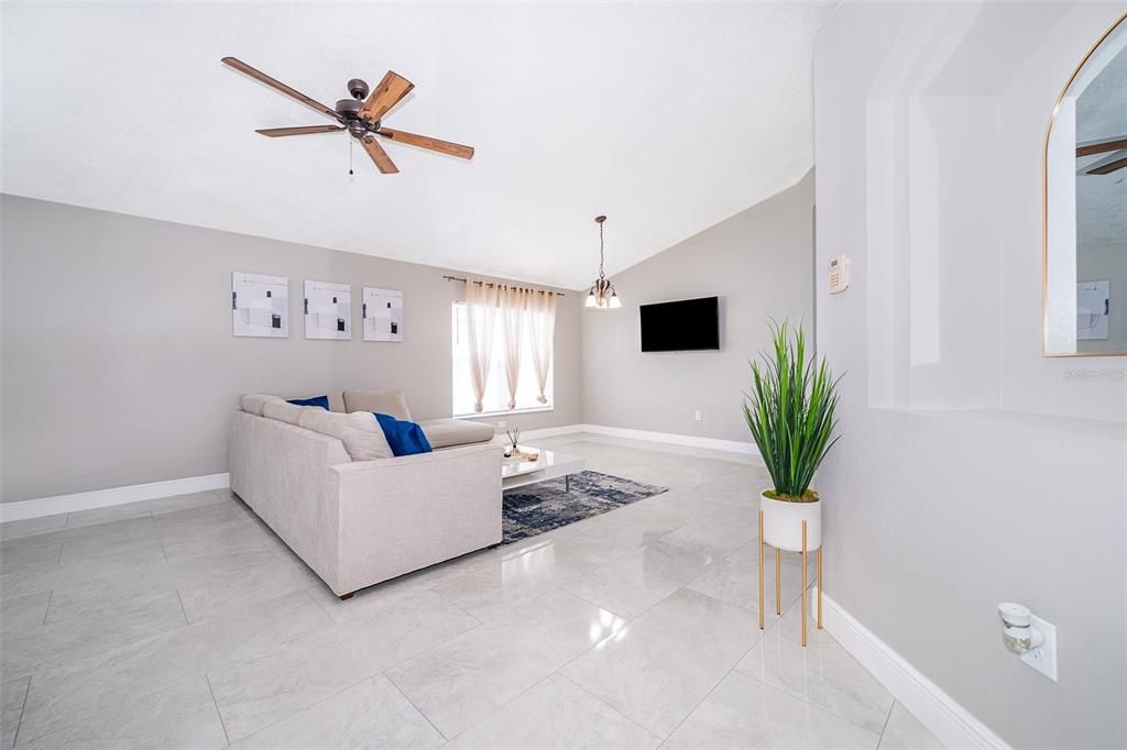 For Sale: $425,000 (4 beds, 3 baths, 1905 Square Feet)