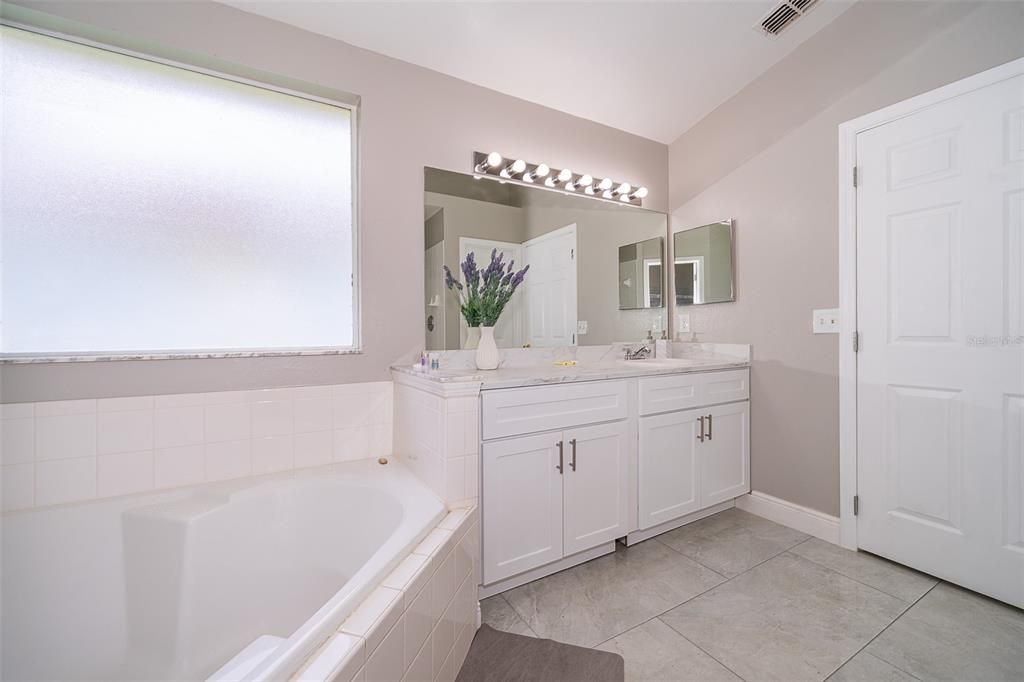 For Sale: $425,000 (4 beds, 3 baths, 1905 Square Feet)