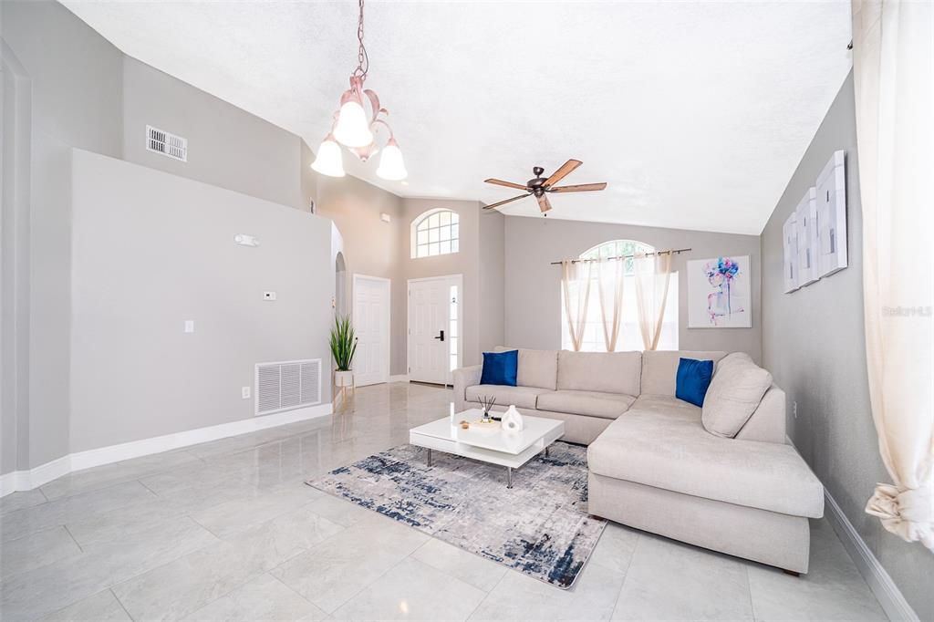 For Sale: $425,000 (4 beds, 3 baths, 1905 Square Feet)