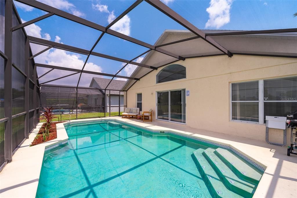 For Sale: $425,000 (4 beds, 3 baths, 1905 Square Feet)