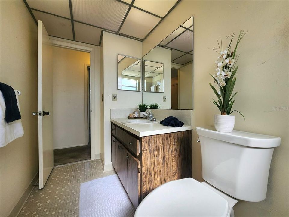 待售: $132,500 (2 贝兹, 1 浴室, 910 平方英尺)