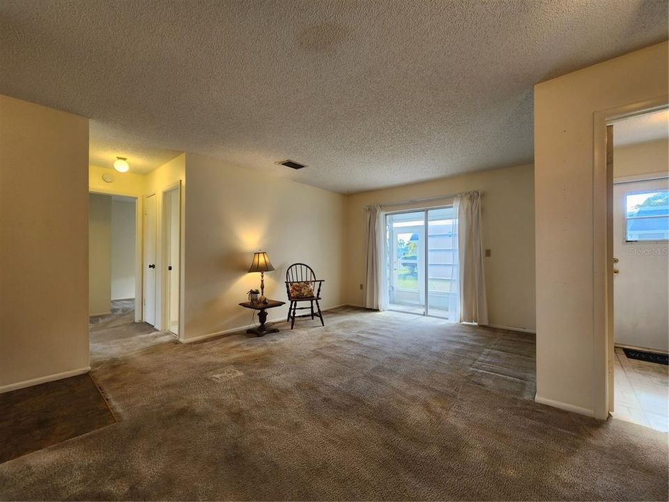 待售: $132,500 (2 贝兹, 1 浴室, 910 平方英尺)