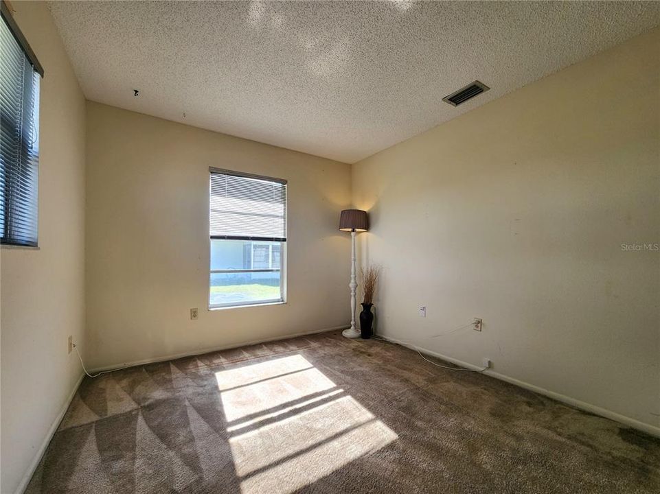 待售: $132,500 (2 贝兹, 1 浴室, 910 平方英尺)