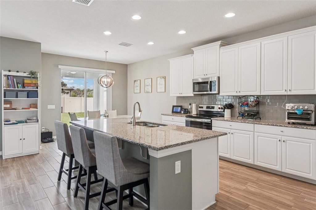 待售: $600,000 (4 贝兹, 2 浴室, 3292 平方英尺)