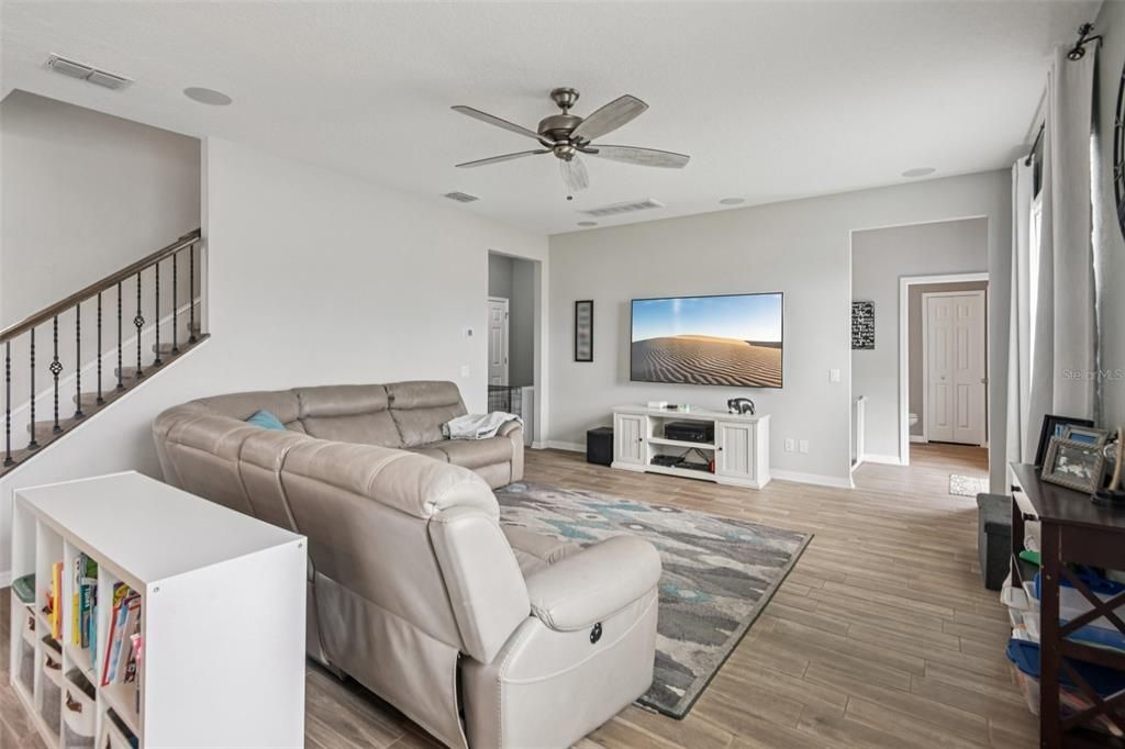 待售: $600,000 (4 贝兹, 2 浴室, 3292 平方英尺)