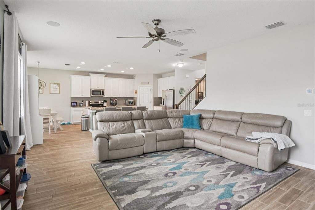 待售: $600,000 (4 贝兹, 2 浴室, 3292 平方英尺)