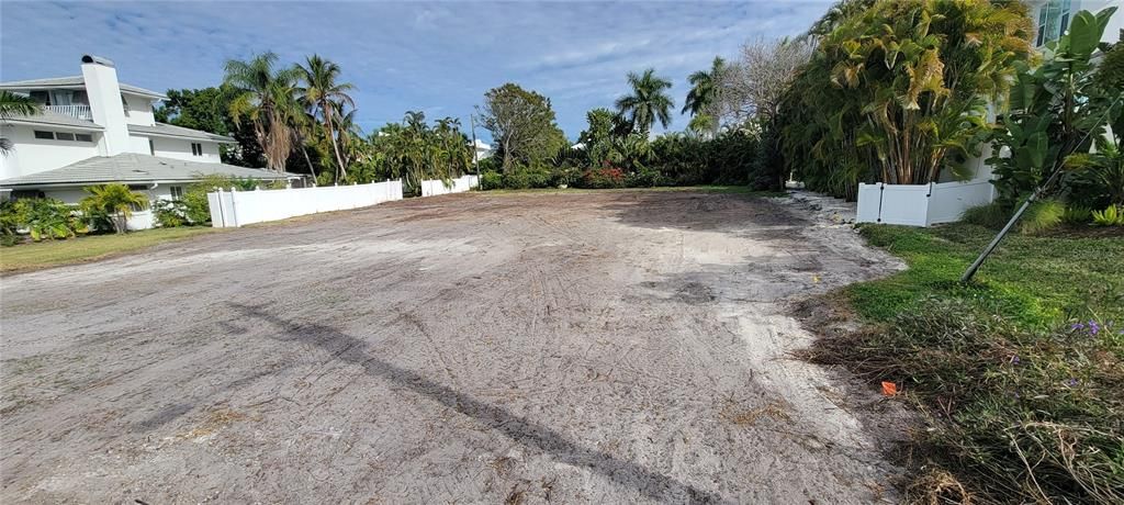 For Sale: $1,650,000 (0.39 acres)