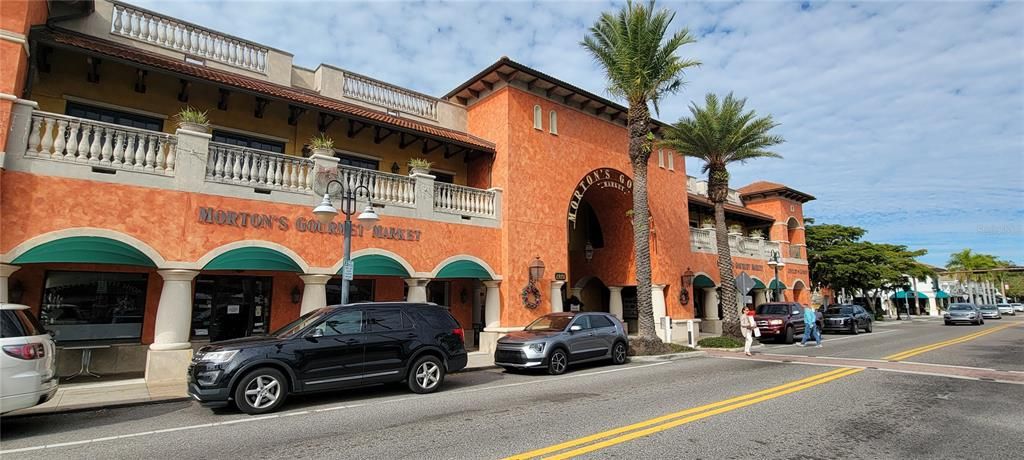 For Sale: $1,650,000 (0.39 acres)