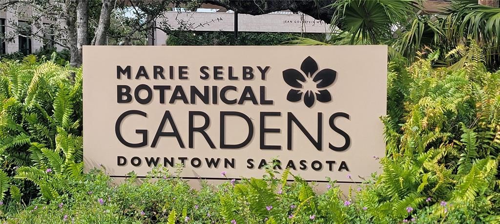 For Sale: $1,650,000 (0.39 acres)