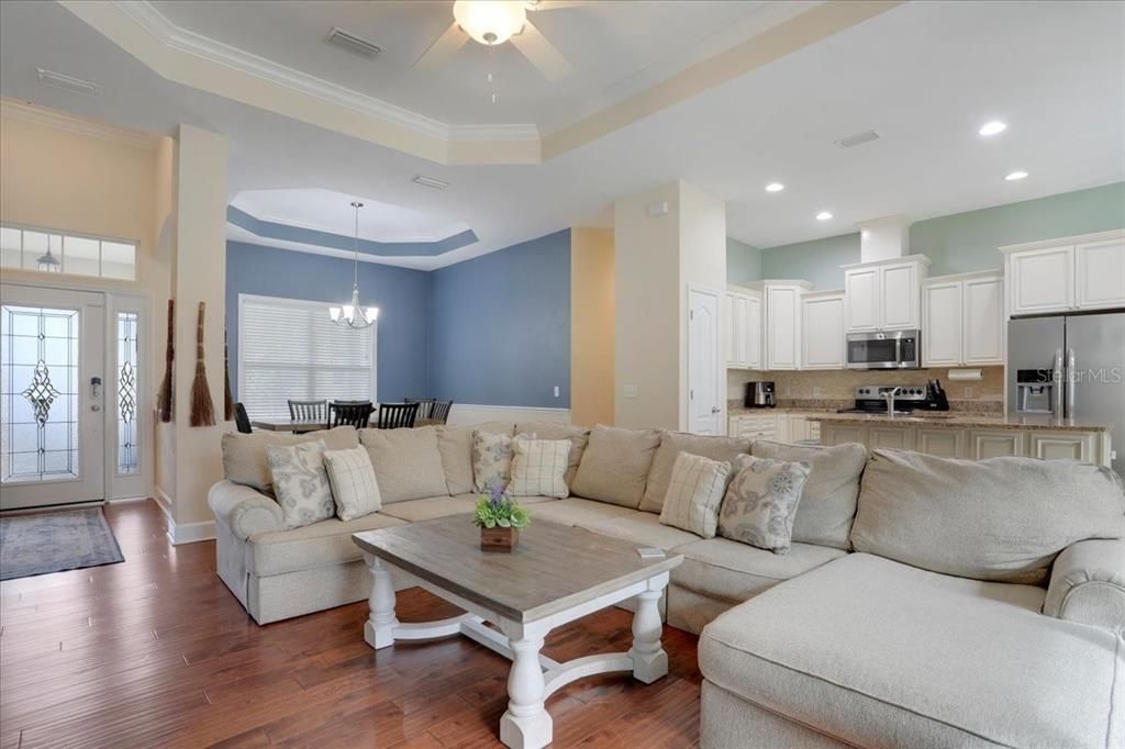 待售: $375,000 (4 贝兹, 2 浴室, 1902 平方英尺)