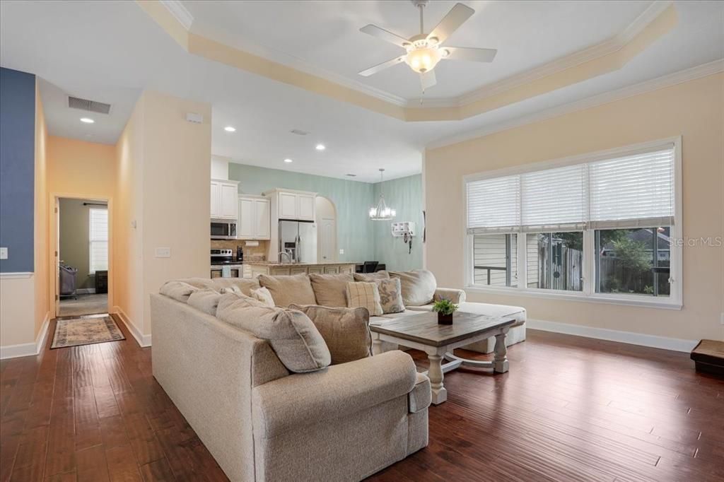 待售: $375,000 (4 贝兹, 2 浴室, 1902 平方英尺)