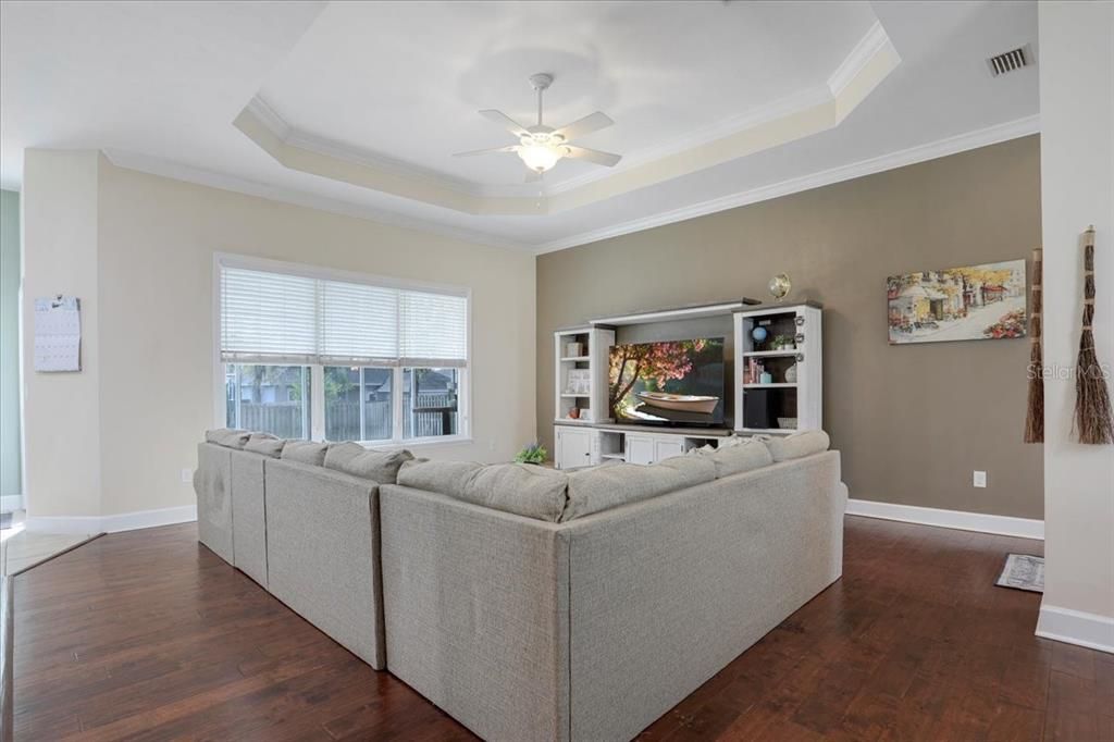 待售: $375,000 (4 贝兹, 2 浴室, 1902 平方英尺)