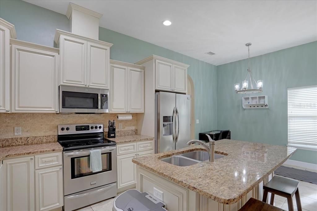 待售: $375,000 (4 贝兹, 2 浴室, 1902 平方英尺)