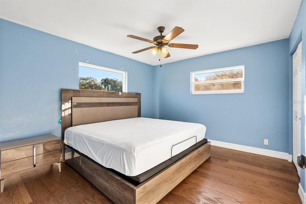 На продажу: $410,000 (3 спален, 2 ванн, 1965 Квадратных фут)