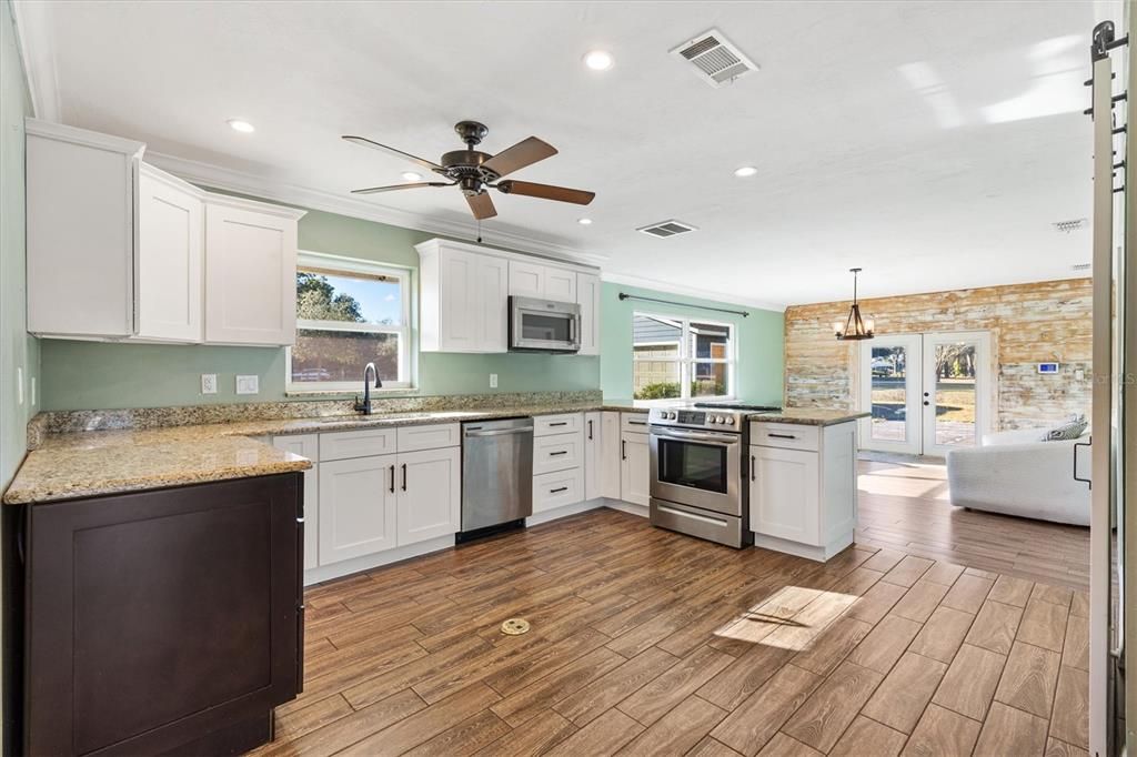 На продажу: $410,000 (3 спален, 2 ванн, 1965 Квадратных фут)