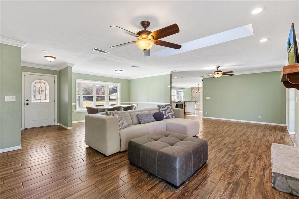 На продажу: $410,000 (3 спален, 2 ванн, 1965 Квадратных фут)