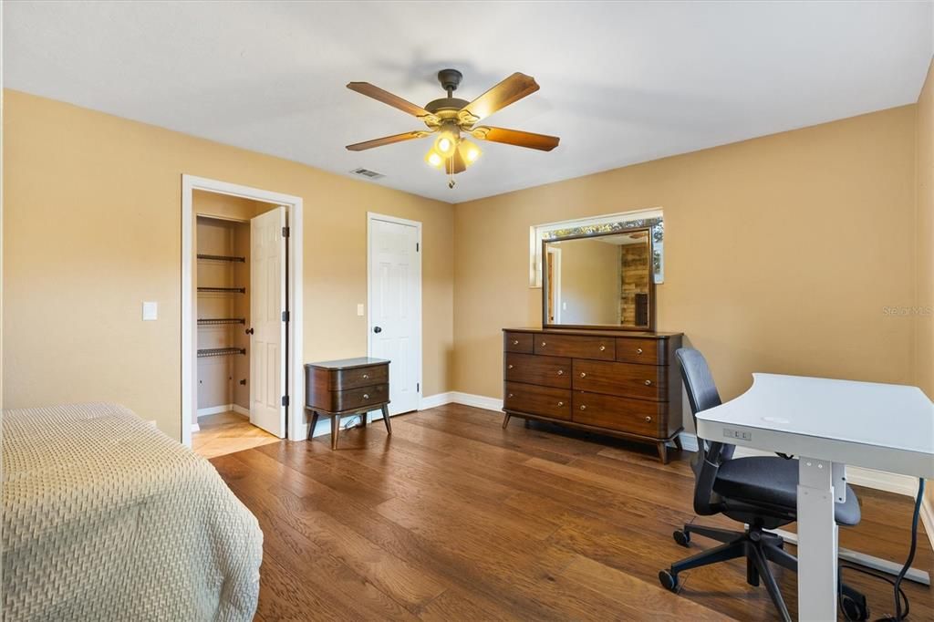 На продажу: $410,000 (3 спален, 2 ванн, 1965 Квадратных фут)