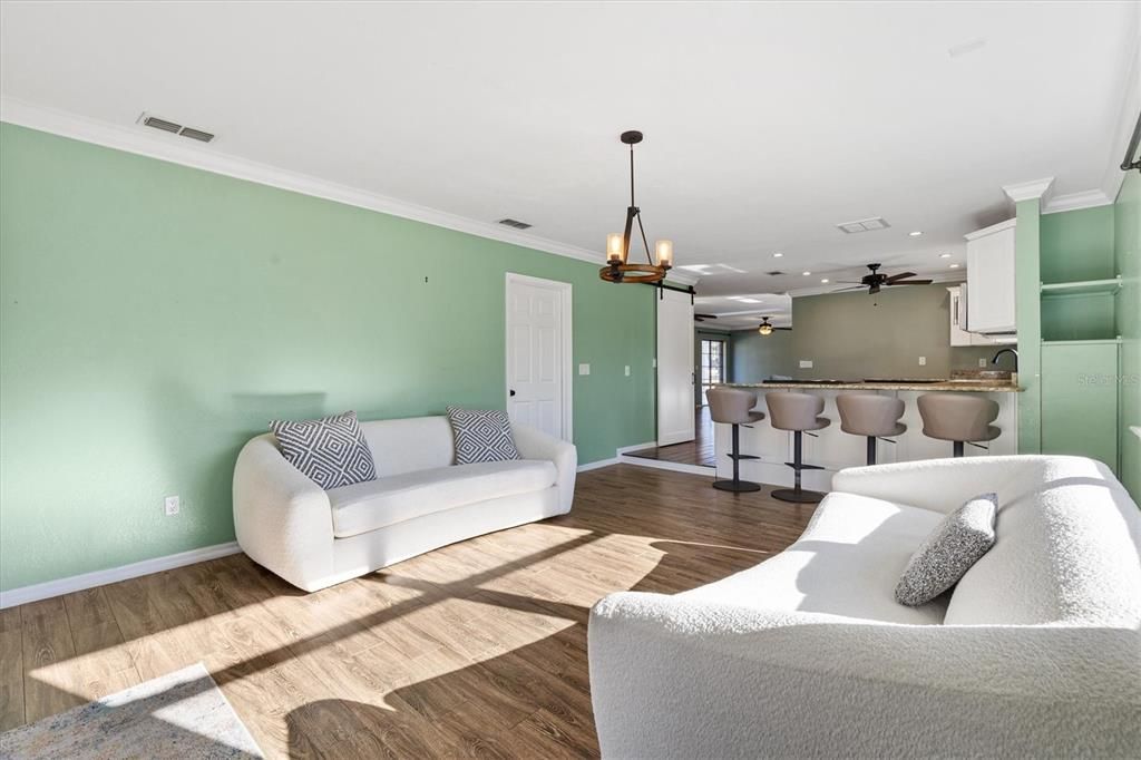 На продажу: $410,000 (3 спален, 2 ванн, 1965 Квадратных фут)