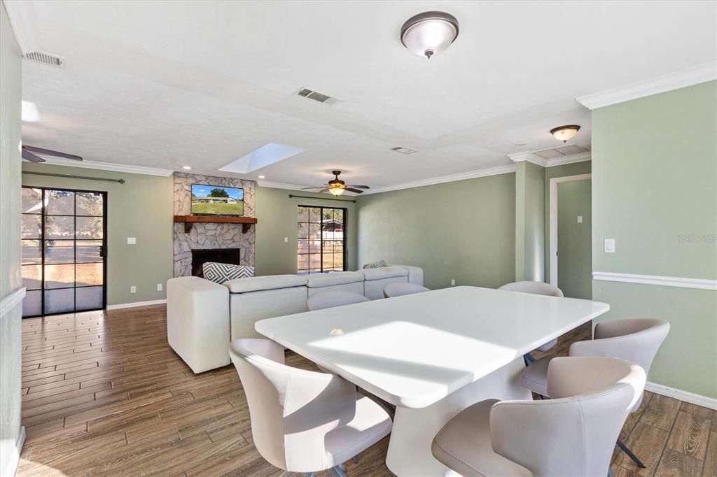 На продажу: $410,000 (3 спален, 2 ванн, 1965 Квадратных фут)