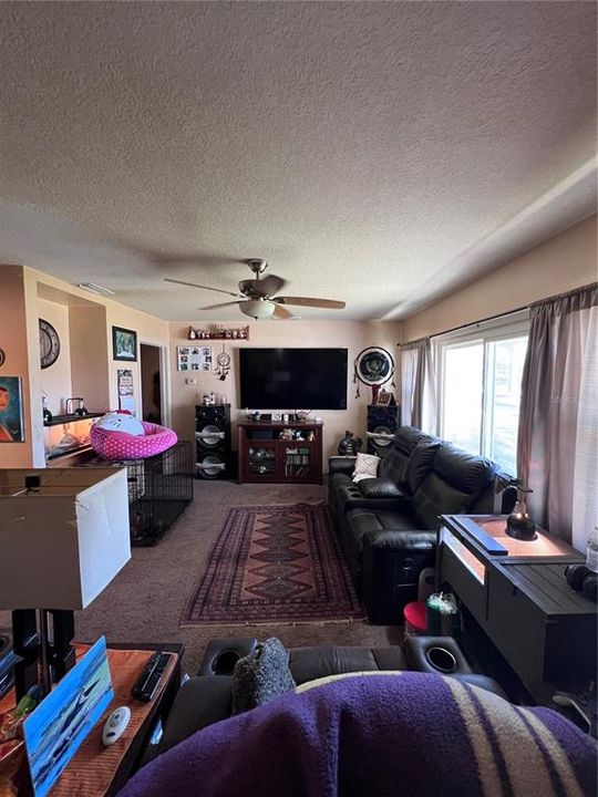 Под контрактом: $200,000 (2 спален, 1 ванн, 864 Квадратных фут)