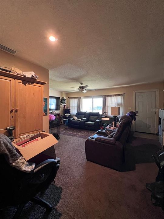 Под контрактом: $200,000 (2 спален, 1 ванн, 864 Квадратных фут)