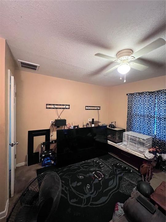 Под контрактом: $200,000 (2 спален, 1 ванн, 864 Квадратных фут)