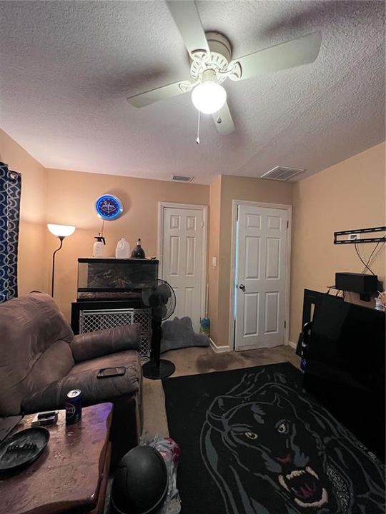 Под контрактом: $200,000 (2 спален, 1 ванн, 864 Квадратных фут)