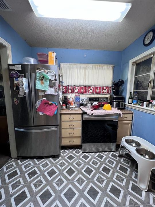 Под контрактом: $200,000 (2 спален, 1 ванн, 864 Квадратных фут)