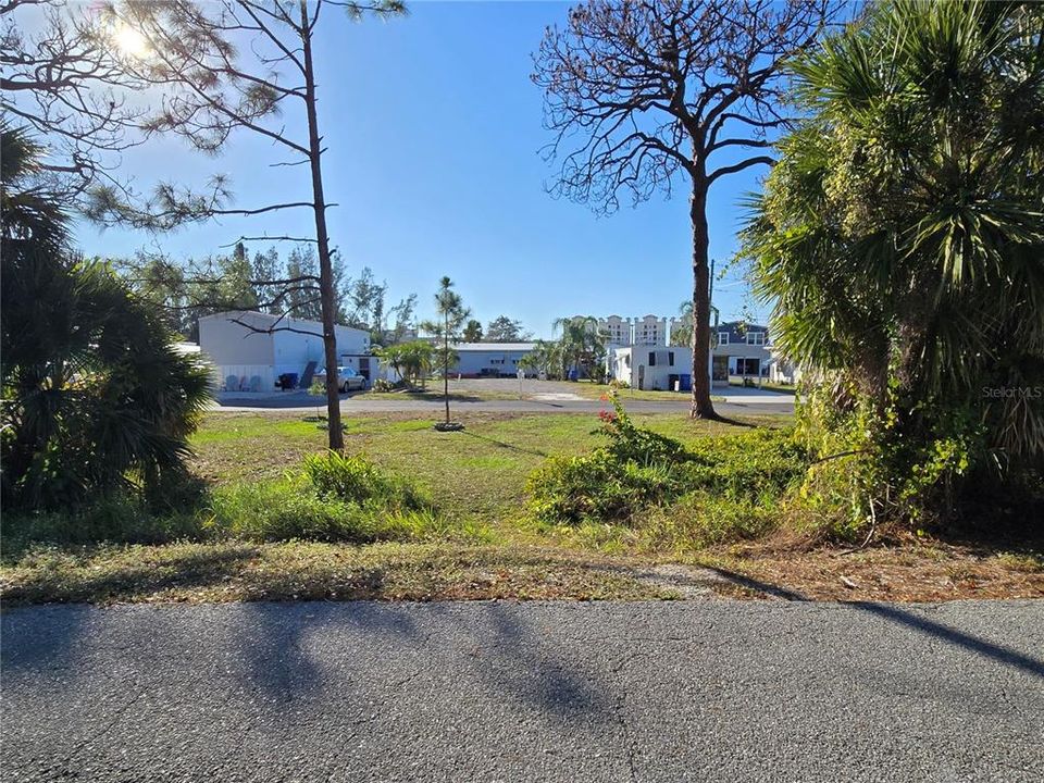 На продажу: $150,000 (0.13 acres)