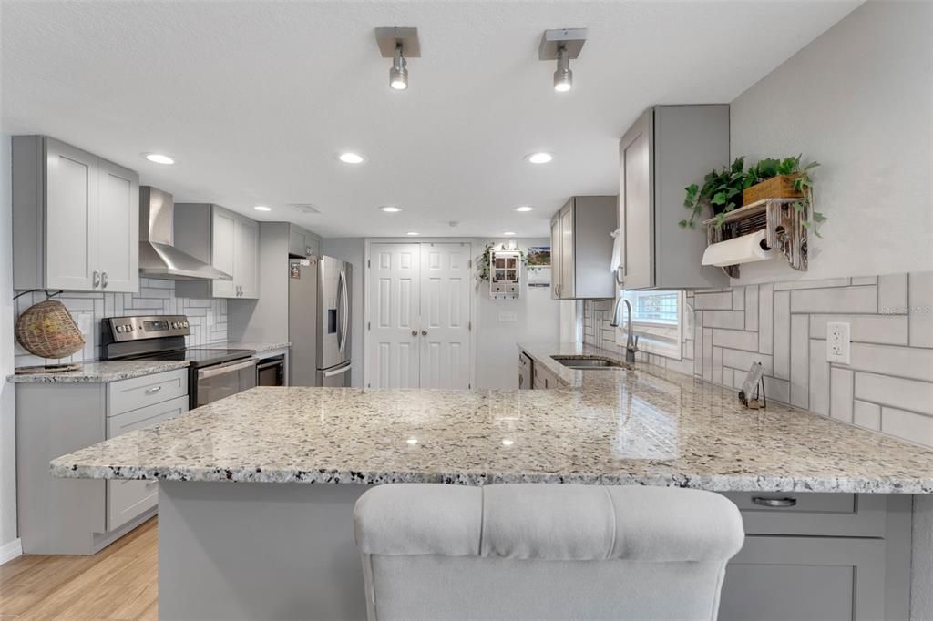 待售: $498,000 (3 贝兹, 2 浴室, 2201 平方英尺)