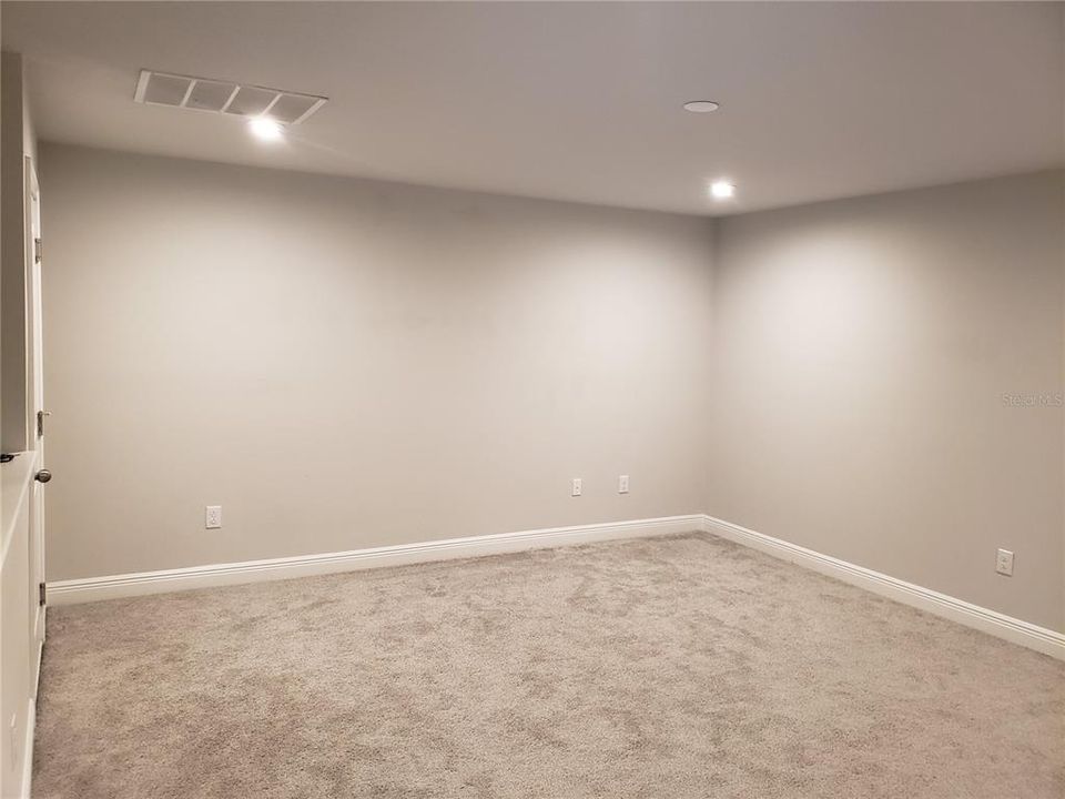 For Rent: $3,000 (3 beds, 2 baths, 2281 Square Feet)