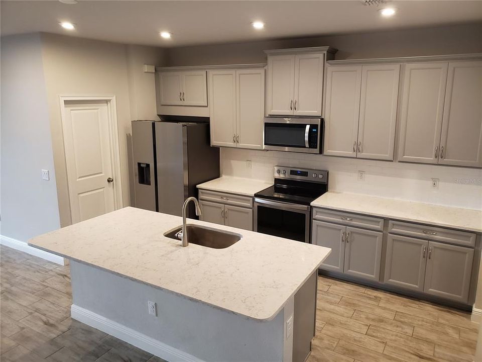 For Rent: $3,000 (3 beds, 2 baths, 2281 Square Feet)