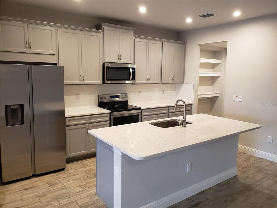 For Rent: $3,000 (3 beds, 2 baths, 2281 Square Feet)