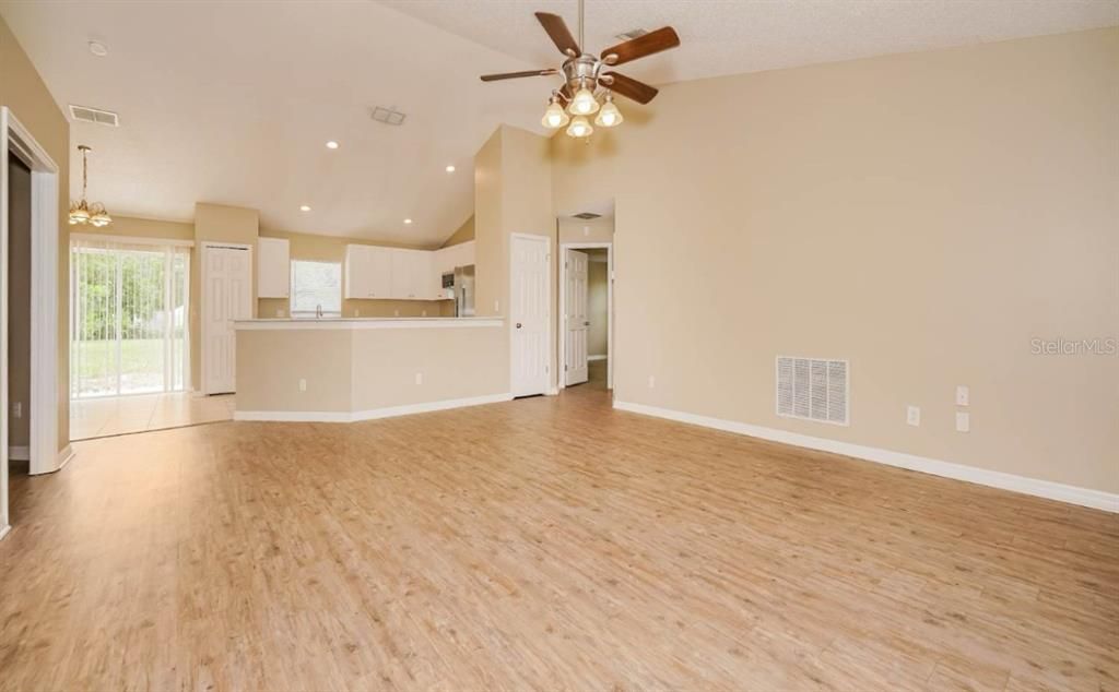 For Rent: $1,900 (3 beds, 2 baths, 1325 Square Feet)