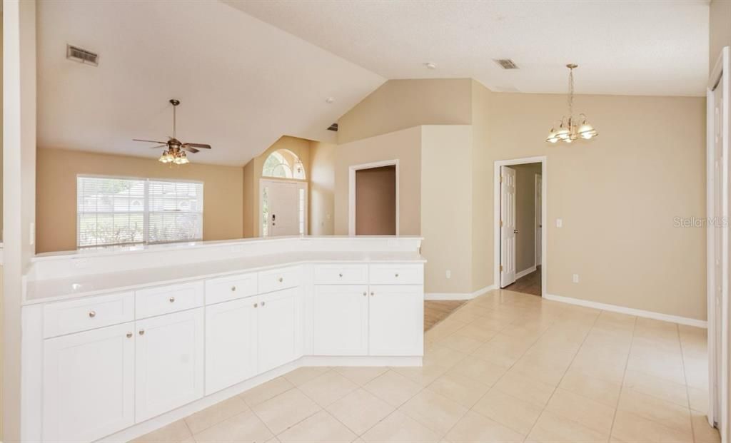 For Rent: $1,900 (3 beds, 2 baths, 1325 Square Feet)