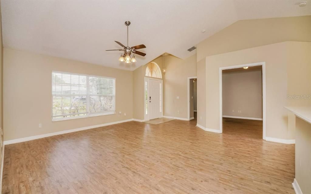 For Rent: $1,900 (3 beds, 2 baths, 1325 Square Feet)