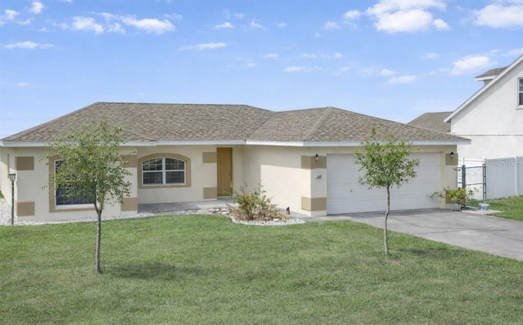 For Rent: $1,900 (3 beds, 2 baths, 1325 Square Feet)