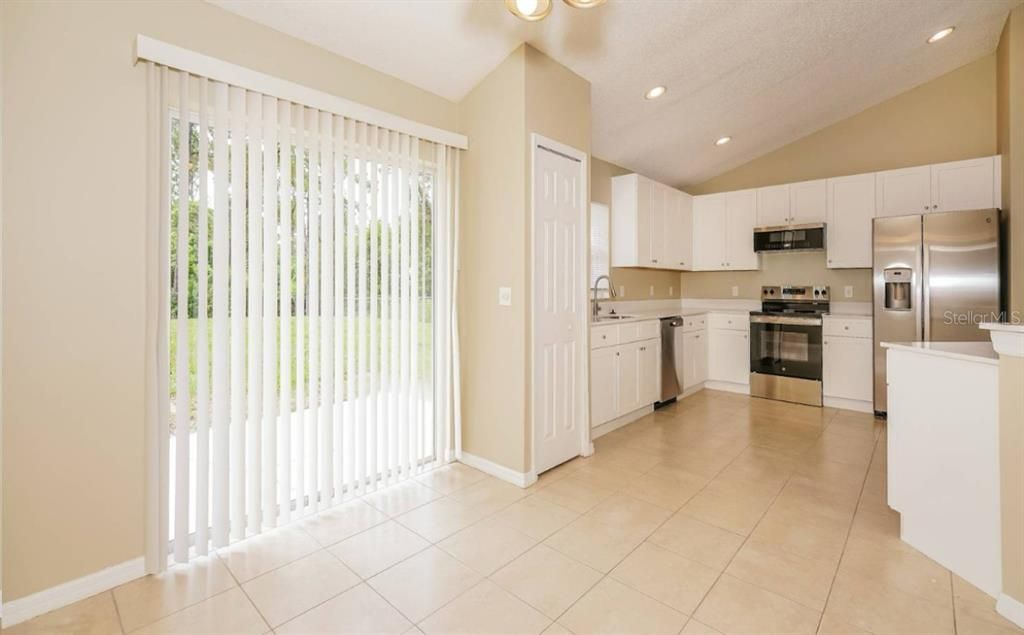 For Rent: $1,900 (3 beds, 2 baths, 1325 Square Feet)