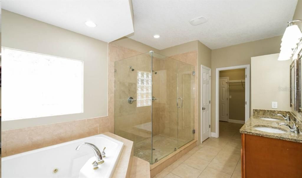 For Rent: $1,900 (3 beds, 2 baths, 1325 Square Feet)