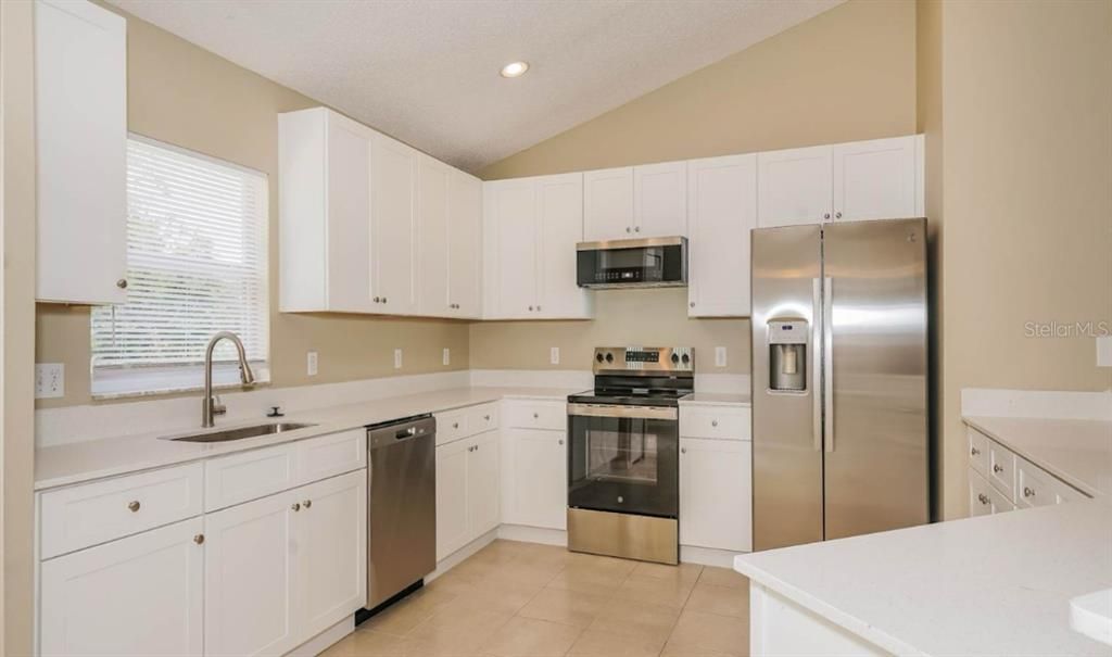 For Rent: $1,900 (3 beds, 2 baths, 1325 Square Feet)