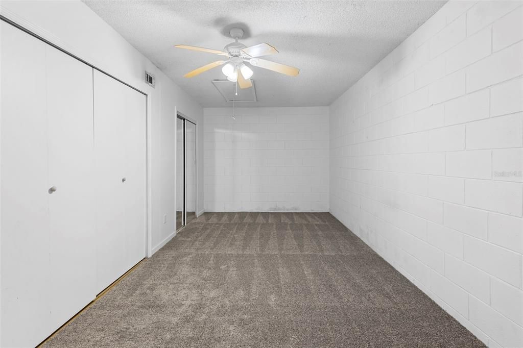 待售: $240,000 (3 贝兹, 1 浴室, 1228 平方英尺)